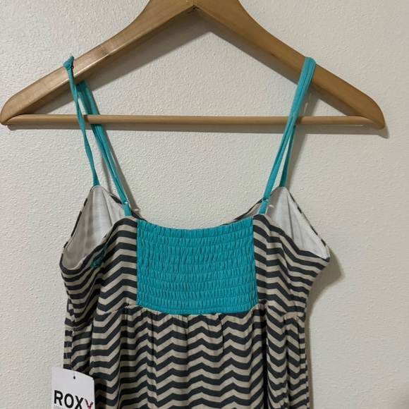 Roxy Drift on Chevron Maxi Dress Gray White Stripe Blue Shoulder Strap NWT-Small - Picture 5 of 9